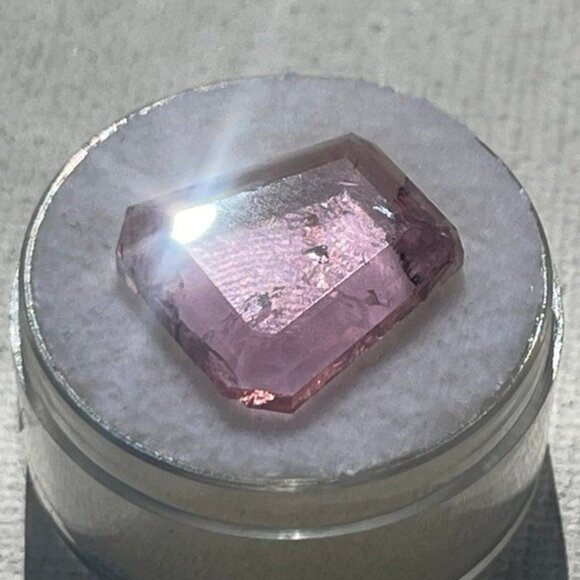 7.5 ct Himalaya Mine Pink Tourmaline - Custom Cut Shield - Picture 2 of 10